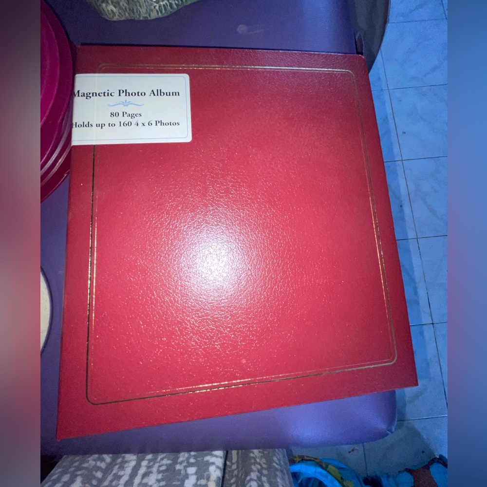 Magnetic photo album